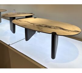 Стол кофейный ARN FENDI WHITE керамика на стекле/массив/ МДФ, облицованный дубовым шпоном ®DISAUR | Интернет магазин мебели и декора LifeDekor