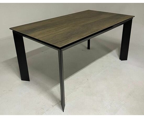 Стол CREMONA 140 KL-61 под дерево, итальянская керамика/ черный каркас М-City, изображение 2 | Интернет магазин мебели и декора LifeDekor