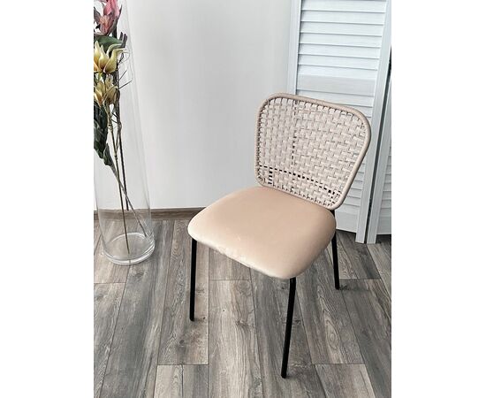 Стул JUNO G062-03 светлый беж, велюр / черный каркас М-City, изображение 4 | Интернет магазин мебели и декора LifeDekor