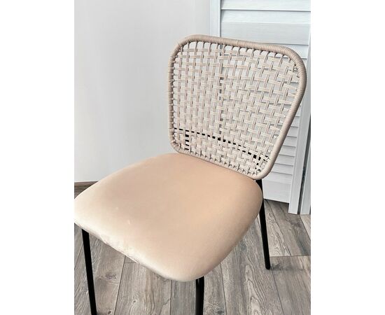 Стул JUNO G062-03 светлый беж, велюр / черный каркас М-City, изображение 5 | Интернет магазин мебели и декора LifeDekor