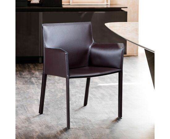 Стул с подлокотниками Barrie, кожа коричневый, изображение 5 | Интернет магазин мебели и декора LifeDekor