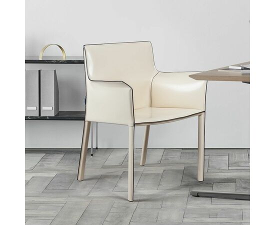 Стул с подлокотниками Barrie, кожа бежевый, изображение 2 | Интернет магазин мебели и декора LifeDekor