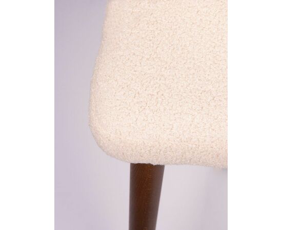 Дизайнерский стул Ariel букле кремовый, опора коричневый бук, изображение 5 | Интернет магазин мебели и декора LifeDekor