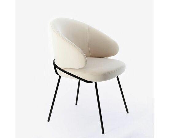 Дизайнерский стул Cosmos бежевый, основание металл черный матовый | Интернет магазин мебели и декора LifeDekor