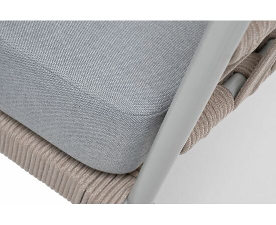 "Диего" кресло плетеное из роупа, каркас алюминий светло-серый (RAL7035) муар, роуп бежевый круглый, ткань светло-серая, изображение 7 | Интернет магазин мебели и декора LifeDekor
