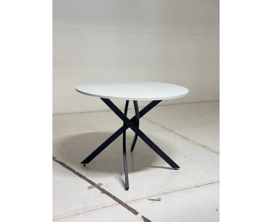 Стол ДАРИО D100 Белый, стекло/ Черный каркас М-City, изображение 2 | Интернет магазин мебели и декора LifeDekor