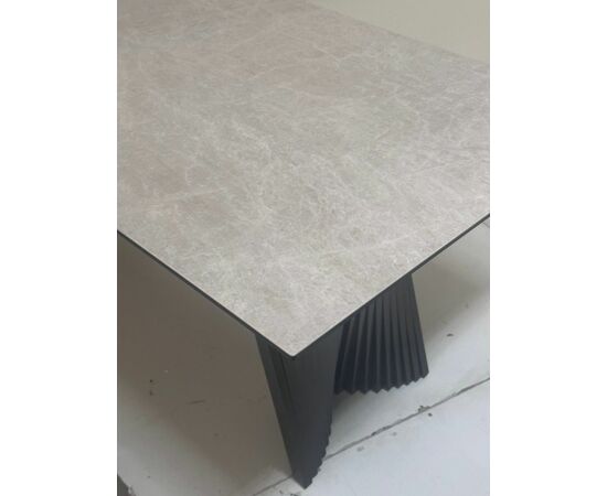 Стол YOAKIM 180 TL-102 Бежевый мрамор, испанская керамика / Темно-серый каркас, ®DISAUR, изображение 4 | Интернет магазин мебели и декора LifeDekor