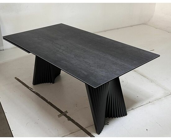 Стол YOAKIM 180 цвет 1704 Темно-серый мрамор, керамика / Темно-серый каркас, ®DISAUR, изображение 4 | Интернет магазин мебели и декора LifeDekor