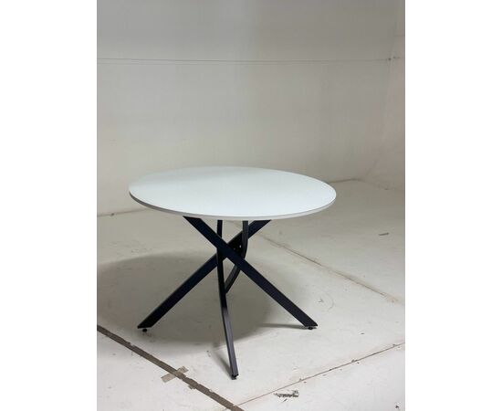 Стол ДАРИО D100 Белый, стекло/ Черный каркас М-City, изображение 4 | Интернет магазин мебели и декора LifeDekor