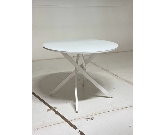 Стол ДАРИО D100 Белый, стекло/ Белый каркас М-City, изображение 2 | Интернет магазин мебели и декора LifeDekor