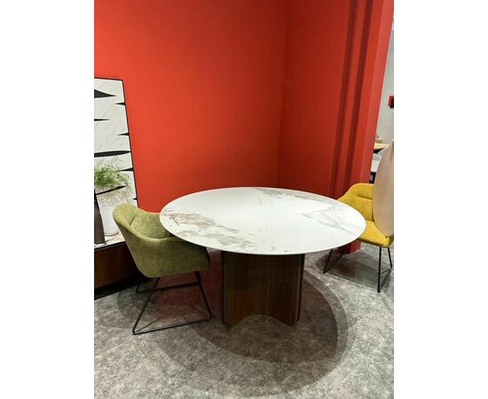 Стол CASTELA 135 Белый мрамор CA071, керамика / Орех, ®DISAUR, изображение 16 | Интернет магазин мебели и декора LifeDekor