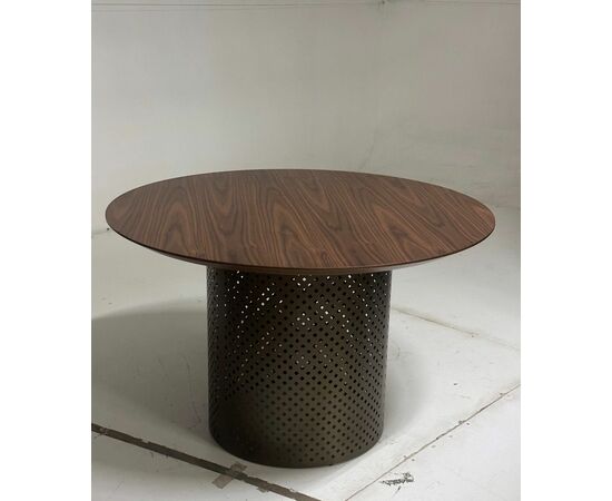 Стол RAFAEL 120 Орех 3001 МДФ / Бронза, ®DISAUR, изображение 2 | Интернет магазин мебели и декора LifeDekor