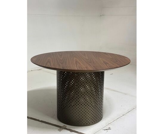 Стол RAFAEL 120 Орех 3001 МДФ / Бронза, ®DISAUR, изображение 3 | Интернет магазин мебели и декора LifeDekor