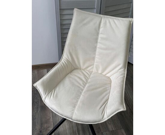 Стул ОСЛО Atmocfera 010 Бежевый / Orakul 160 Белый / Черный каркас M-City, изображение 4 | Интернет магазин мебели и декора LifeDekor