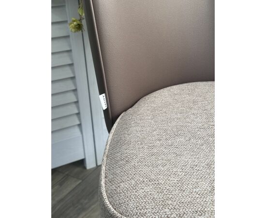 Стул МОНЕ ROVENA BISCUT ткань / ORAKUL 290 экокожа / Черный каркас M-City, изображение 2 | Интернет магазин мебели и декора LifeDekor