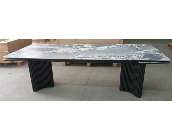 Стол АДАЖИО 240 (320) см MINERAL STONE NATURAL, керамика / Черный каркас М-City, изображение 4 | Интернет магазин мебели и декора LifeDekor