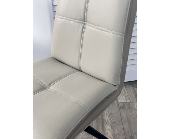 Стул VIGGE 360 град. поворот.  HF017-11 / HF017-12 Бежевый, экокожа / Черный каркас, ®DISAUR, изображение 3 | Интернет магазин мебели и декора LifeDekor