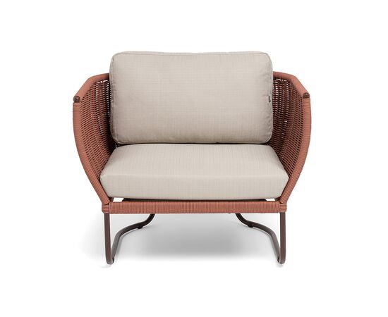 "Фиджи" кресло плетеное из роупа, каркас алюминий коричневый (RAL8016) муар, роуп красный (8372) круглый tex, ткань Mossle бежевая, изображение 3 | Интернет магазин мебели и декора LifeDekor