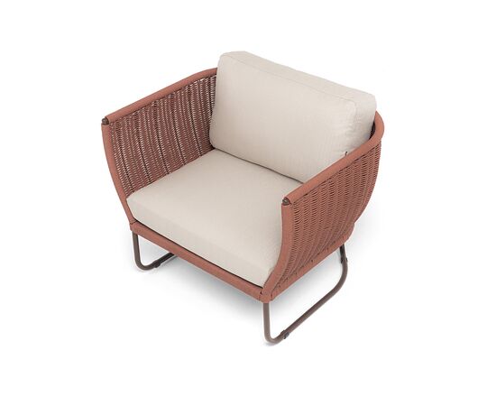 "Фиджи" кресло плетеное из роупа, каркас алюминий коричневый (RAL8016) муар, роуп красный (8372) круглый tex, ткань Mossle бежевая, изображение 4 | Интернет магазин мебели и декора LifeDekor