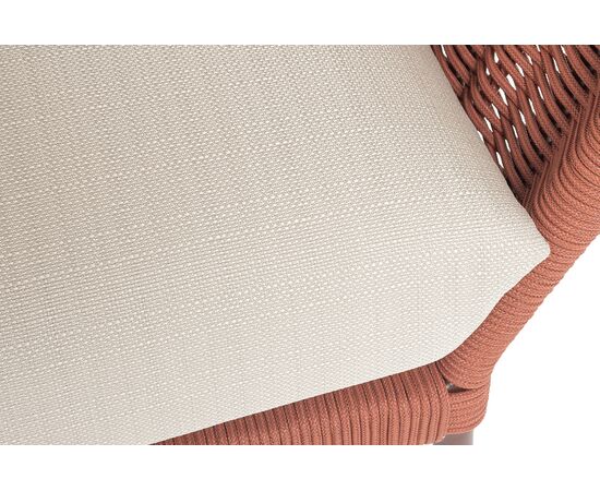 "Фиджи" диван 3-местный плетеный из роупа, каркас алюминий коричневый (RAL8016) муар, роуп красный (8372) круглый tex, ткань Mossle бежевая, изображение 8 | Интернет магазин мебели и декора LifeDekor