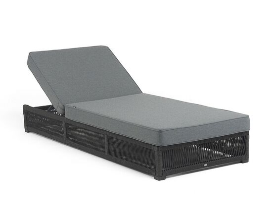 "Ривьера" шезлонг плетеный из роупа, каркас алюминий темно-серый (RAL7024) муар, роуп темно-серый круглый, ткань темно-серая 027 | Интернет магазин мебели и декора LifeDekor