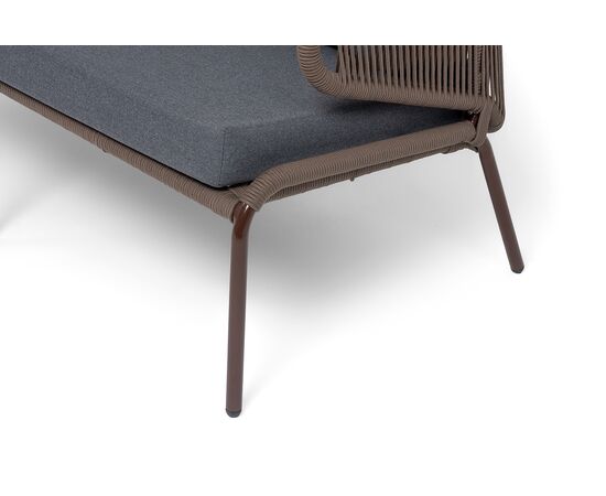 "Милан" диван 2-местный плетеный из роупа, каркас алюминий коричневый (RAL8016) муар, роуп коричневый круглый, ткань темно-серая 027, изображение 3 | Интернет магазин мебели и декора LifeDekor