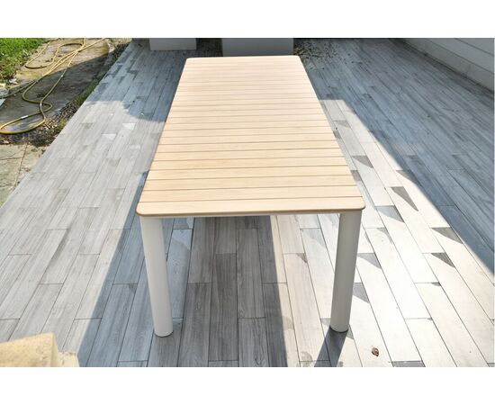 "Прага" обеденный стол с тиковой столешницей и алюминиевым каркасом, изображение 3 | Интернет магазин мебели и декора LifeDekor